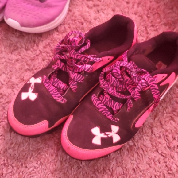 Underarmor girls softball cleats - Picture 1 of 2